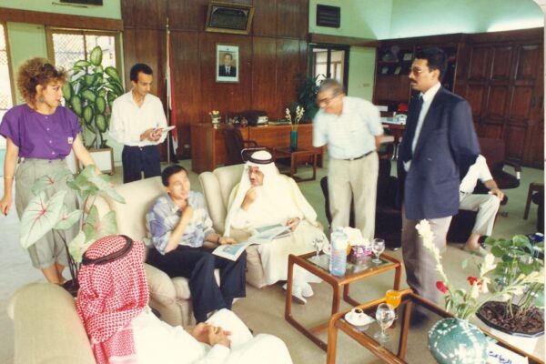 الاجتماع في مكتب المحافظ
