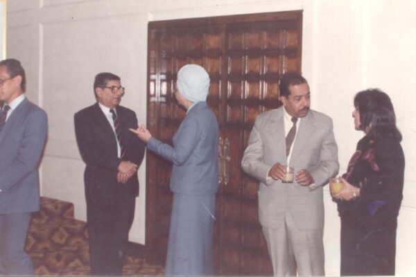 حديث د. عبد الباقي مع مهندسة أمينة ماهر رئيس هيئة التخطيط العمراني