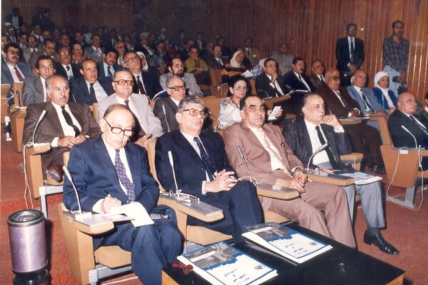 في ندوة المآوي و التحضر-الهيئة العامة بحوث البناء مع وزير مصطفي الحفناوي و م. فؤاد ميشيل و د.زكي حواس1990